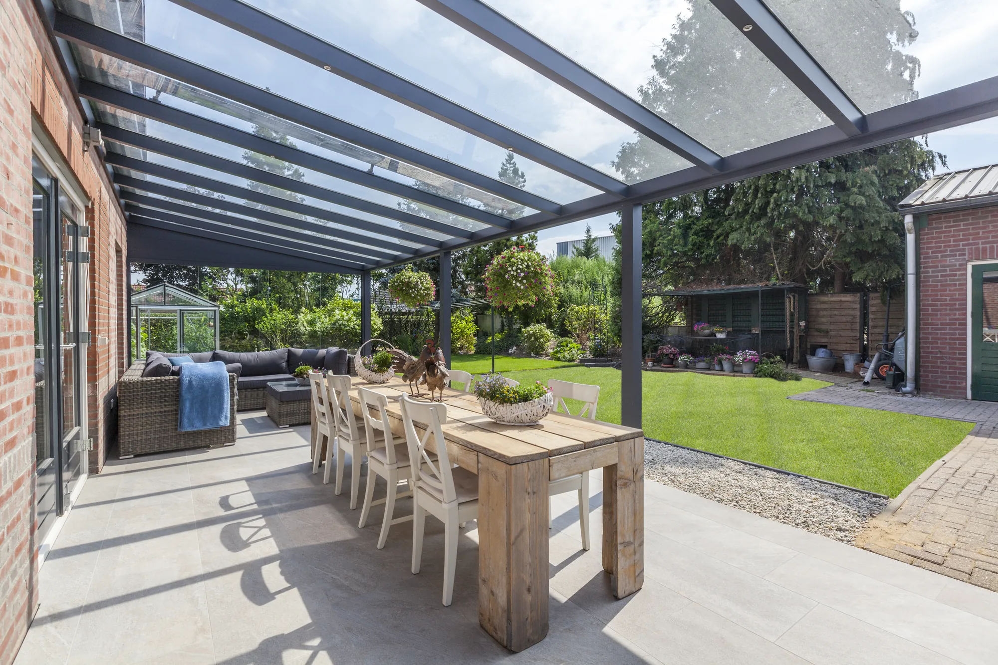 Terrasse de restaurant couverte par une pergola aluminium