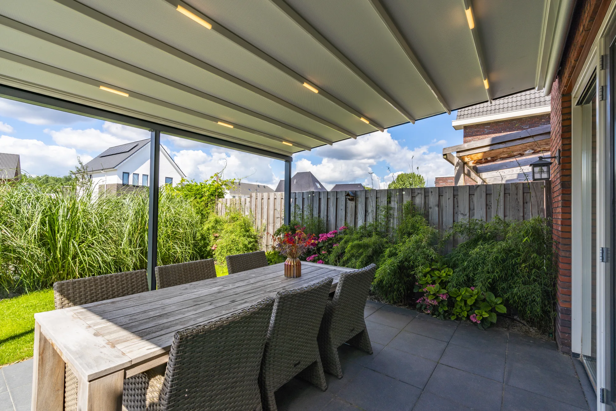 Pergola Verdeca à toiture pliante déployée