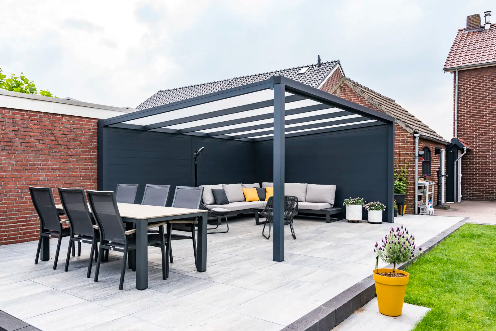 Ribolla Gris graphite toit opale — détail pergola Deponti