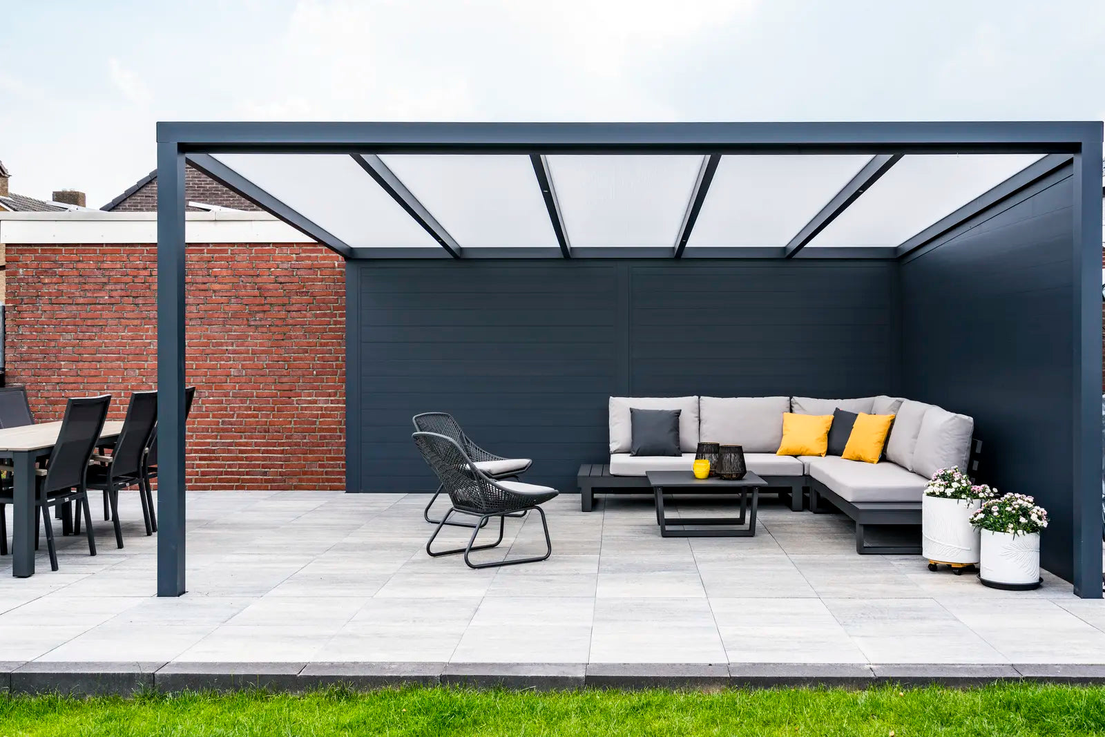 Ribolla Noir toit opale — détail pergola Deponti