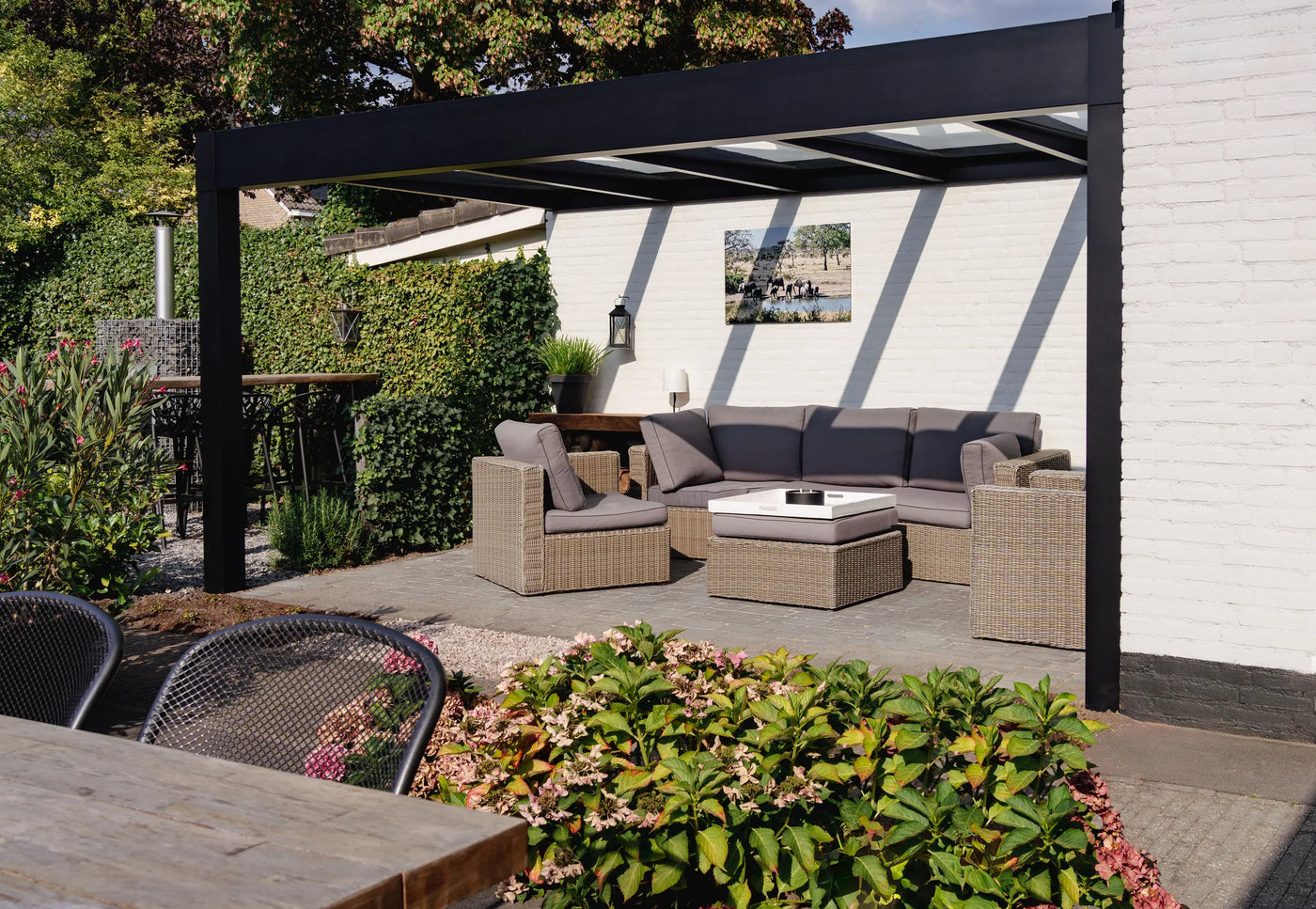 Trebbiano Blanc – toiture verre — pergola aluminium Deponti